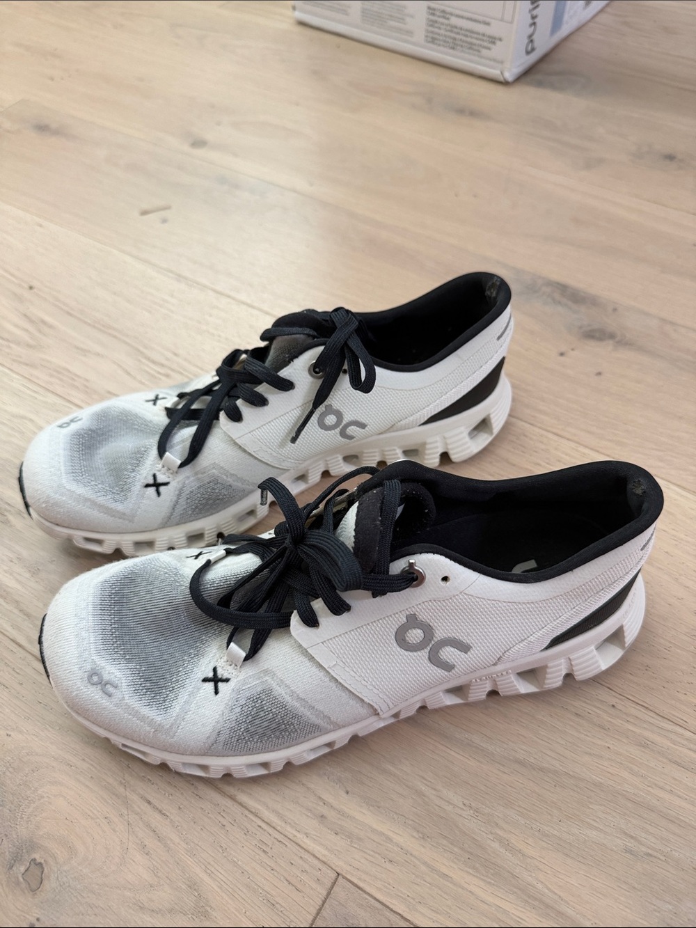 On Cloud X in White and Black Size 8